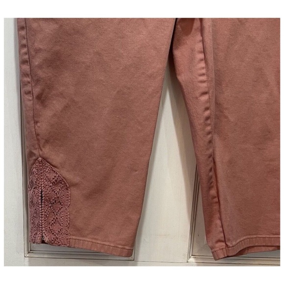 D & Co Denim + Company A Shade of Pink Capris Women’s Size 14 (34x19) - Picture 3 of 7